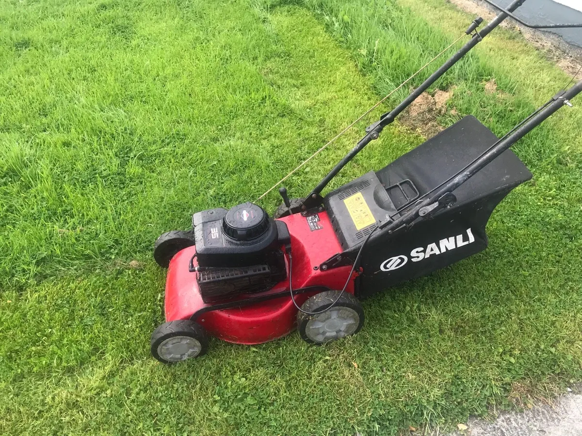 Briggs and stration Lawnmower - Image 3