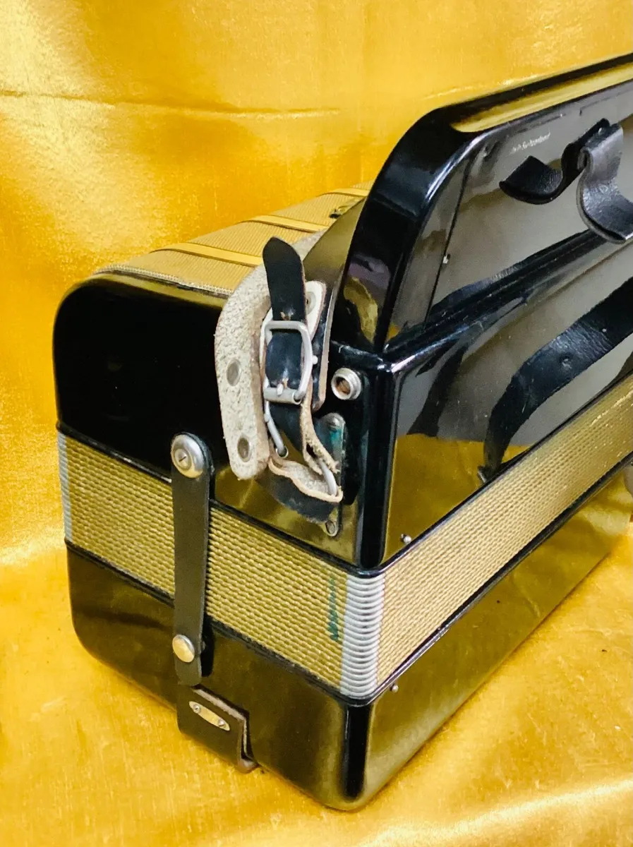 HOHNER D/D#  PRIMATONA IV 4 VOICE BUTTON ACCORDION - Image 3