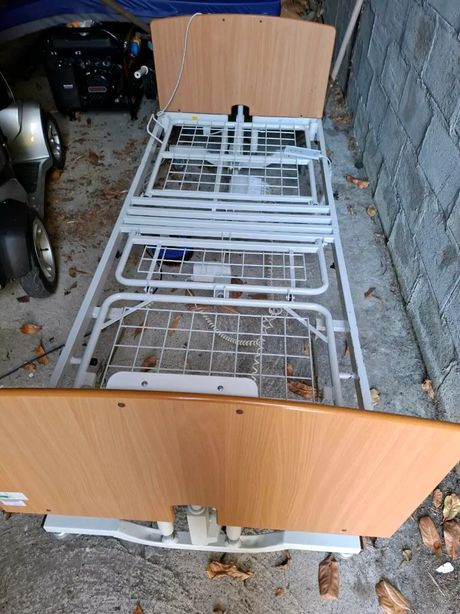 Electric hospital bed - Image 1