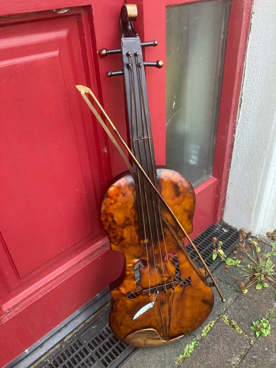 Metal artwork violin - Image 1