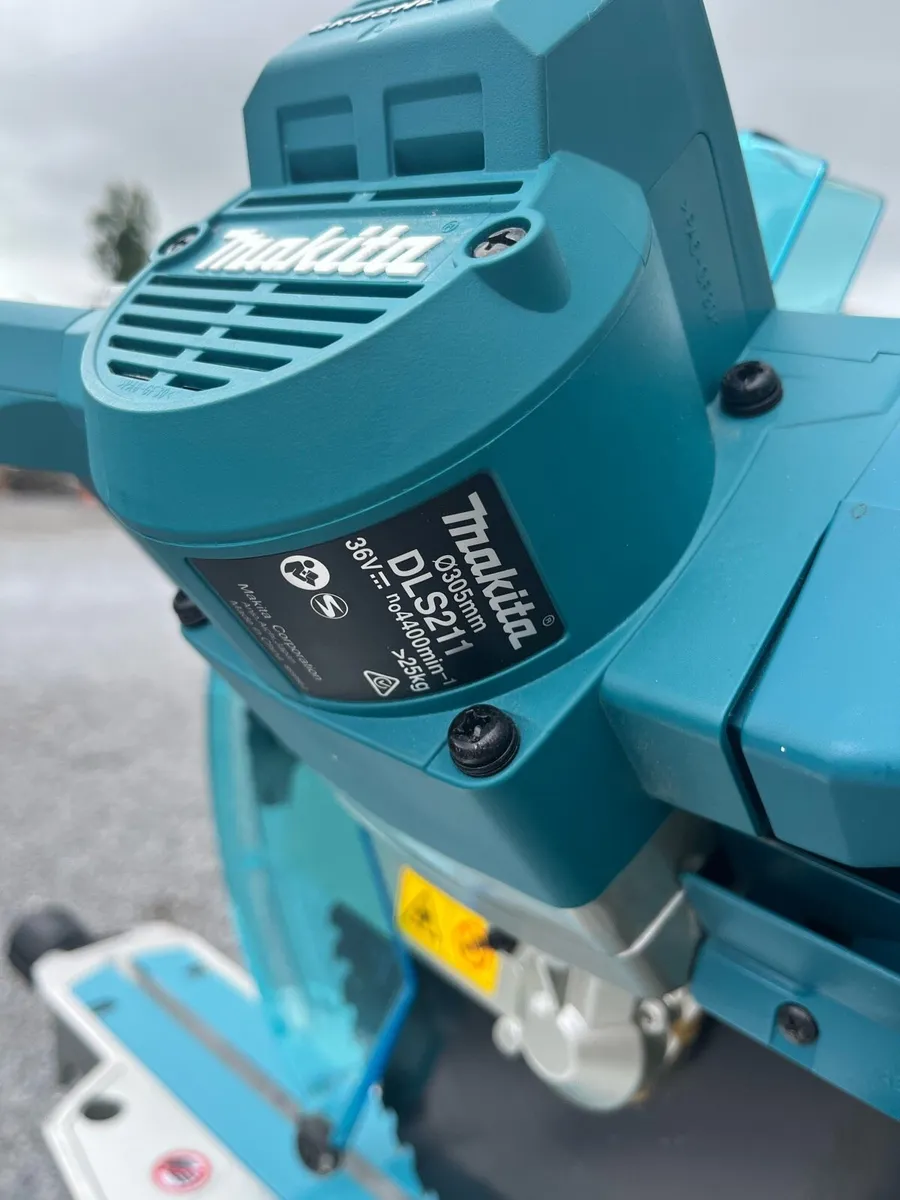 Makita 305 Mitre saw + stand +Double charger - Image 3