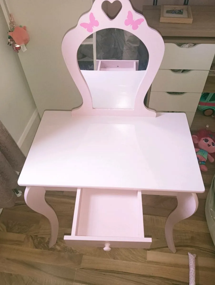 Kids vanity table - Image 2