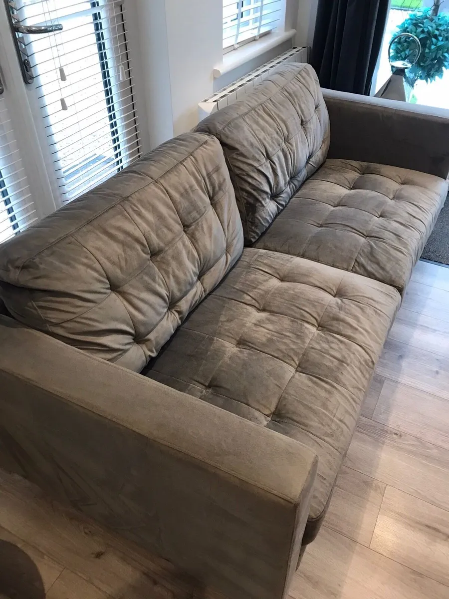 Modern 3 seater couch - Image 4