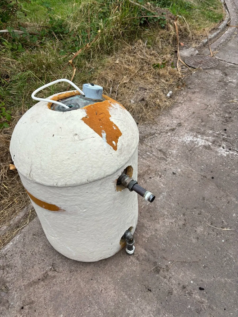 Central heating tank - Image 1