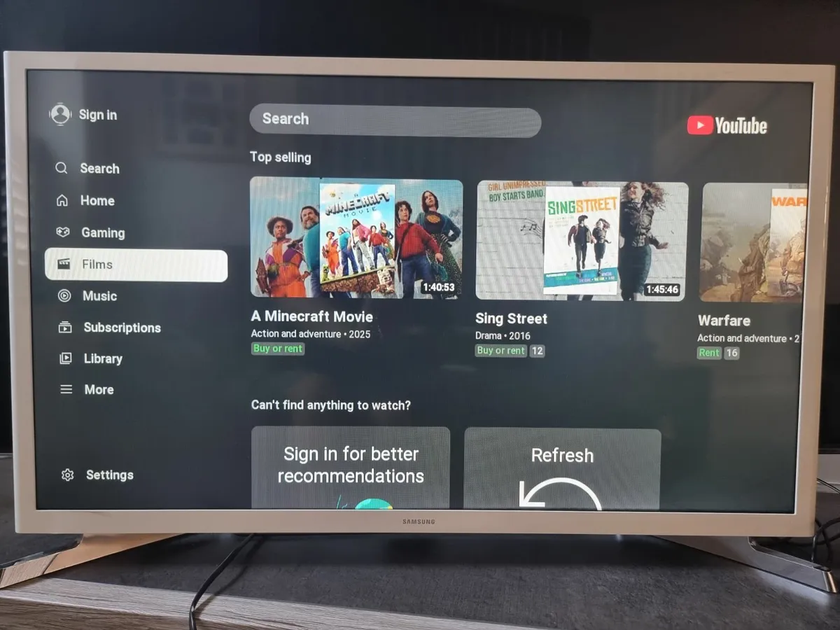 Samsung 32" smart TV - Image 2