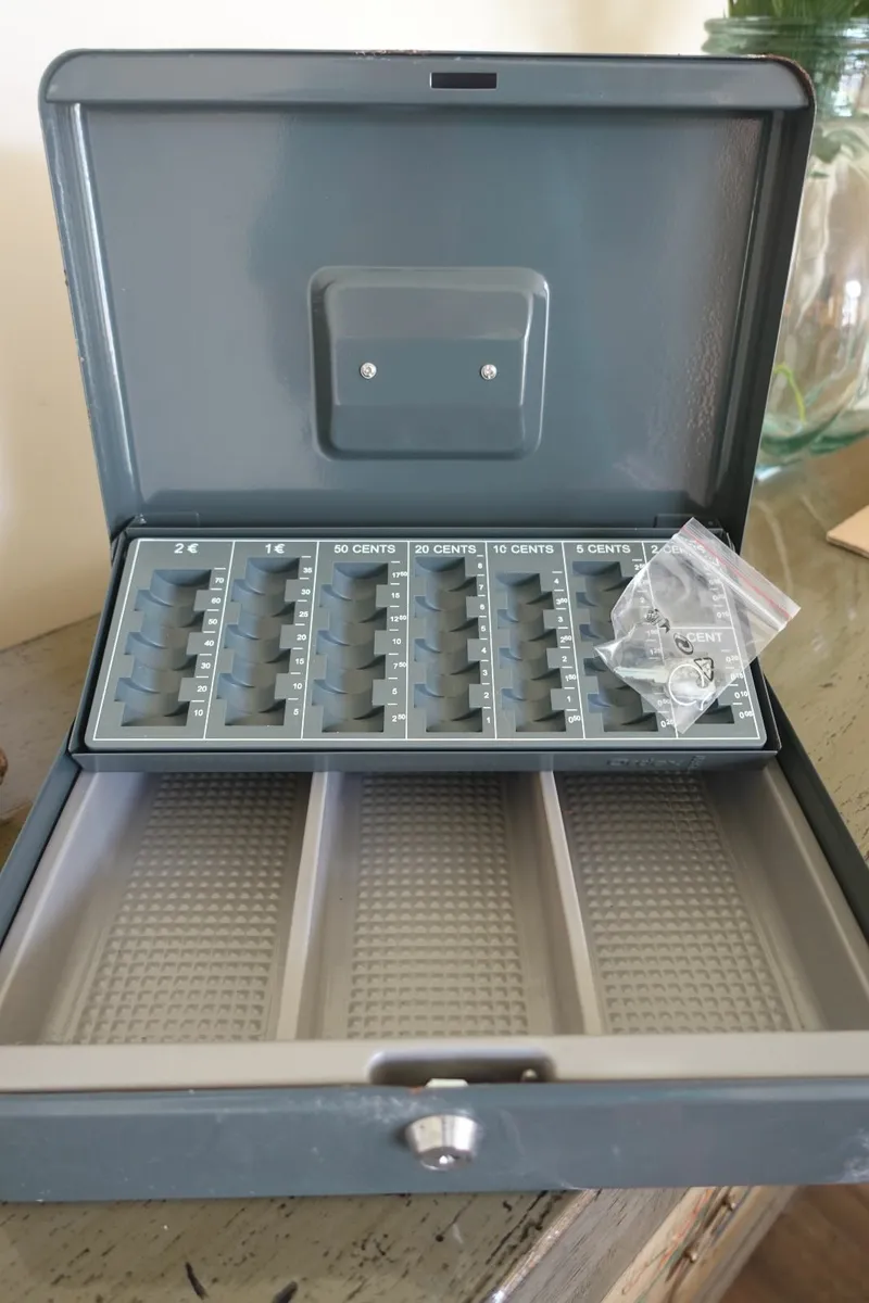 Cash Box - Image 1