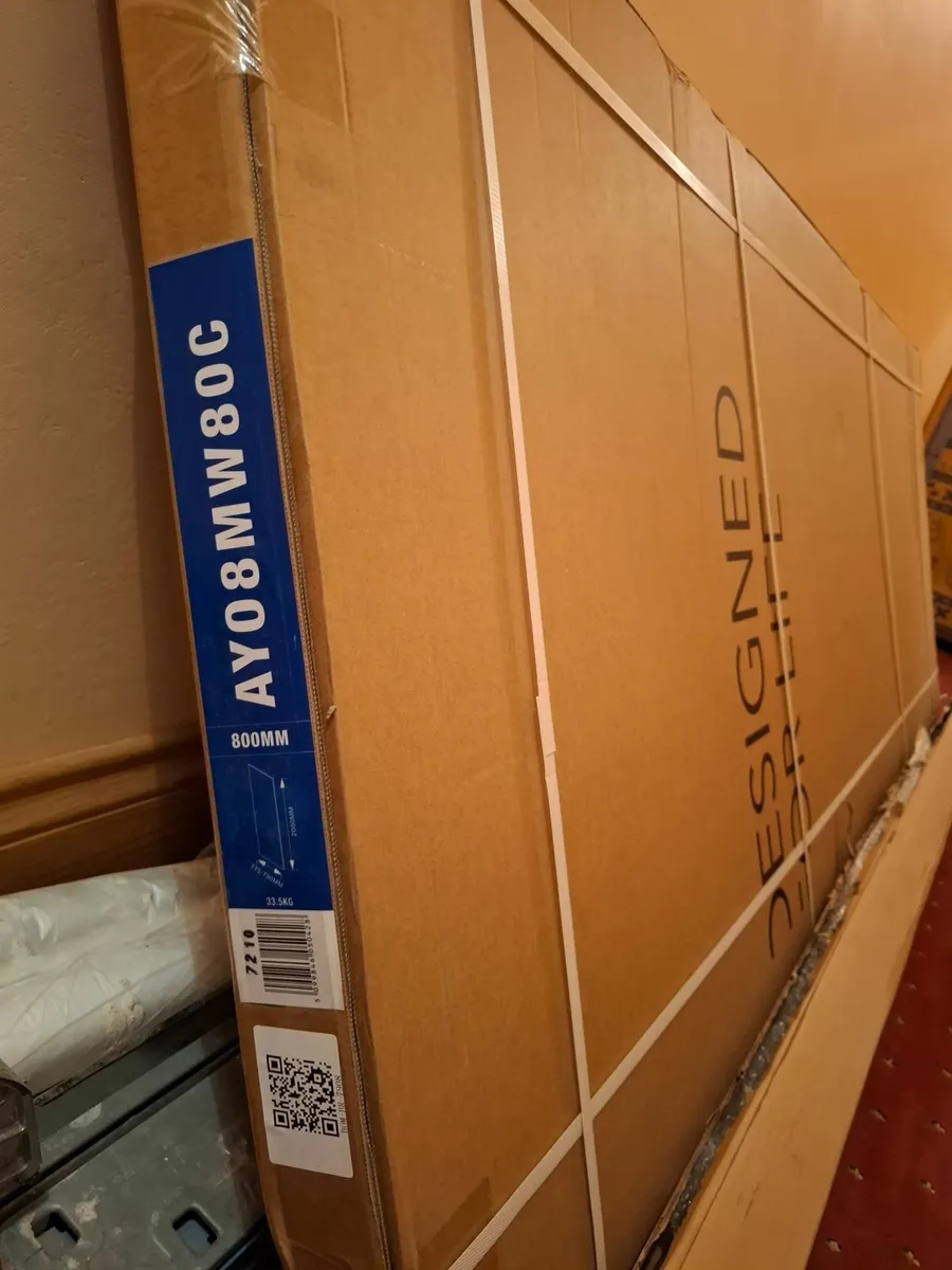 Walk in shower glass pannel new in box - Image 1
