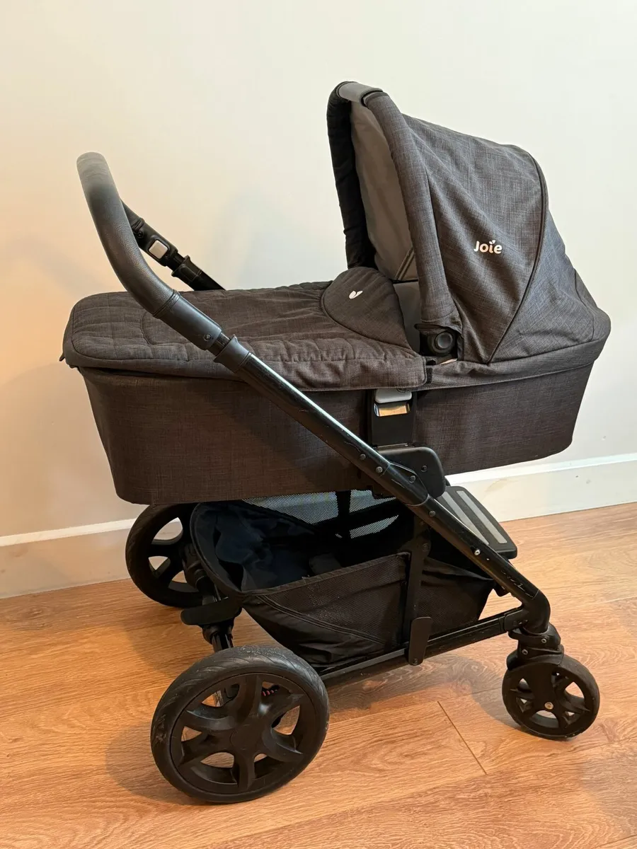 Joie 3 in 1 travel system - Image 1