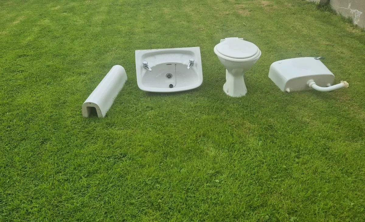 Bathroom suite