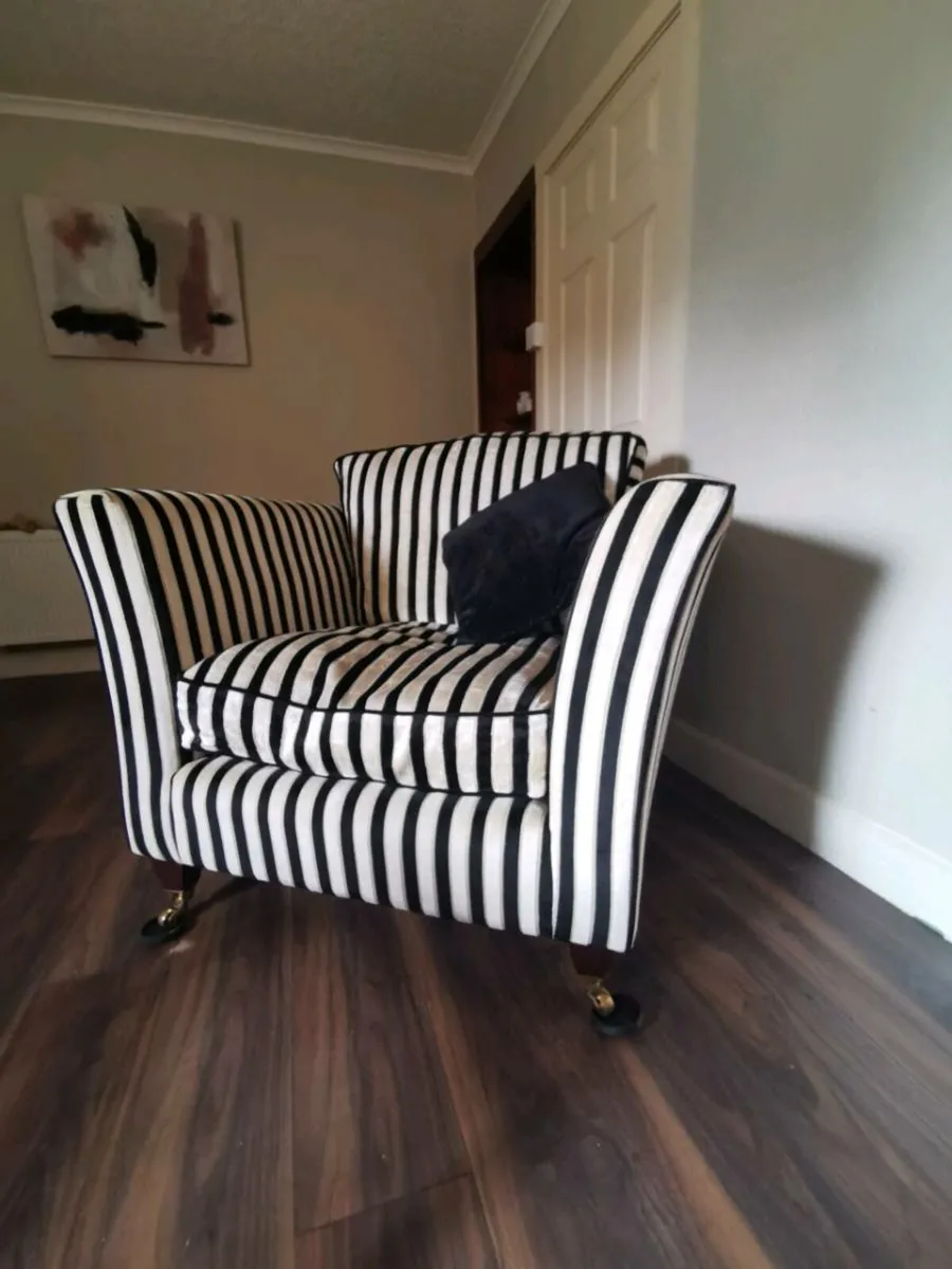 Cream and black large cream accent armchair - Image 1
