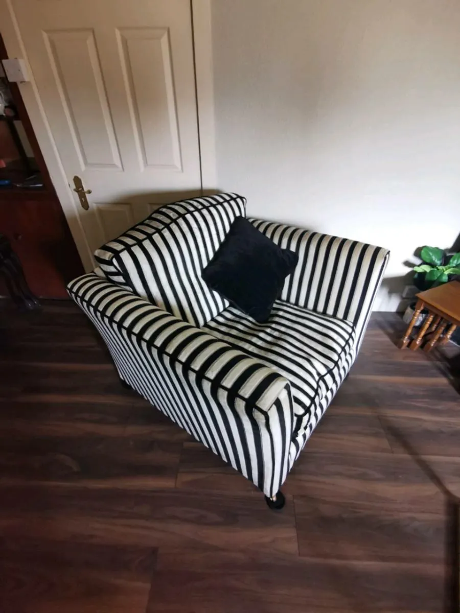 Cream and black large cream accent armchair - Image 2