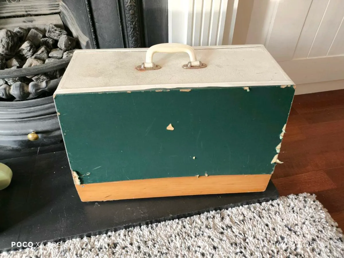 Free - sewing machine - Image 2