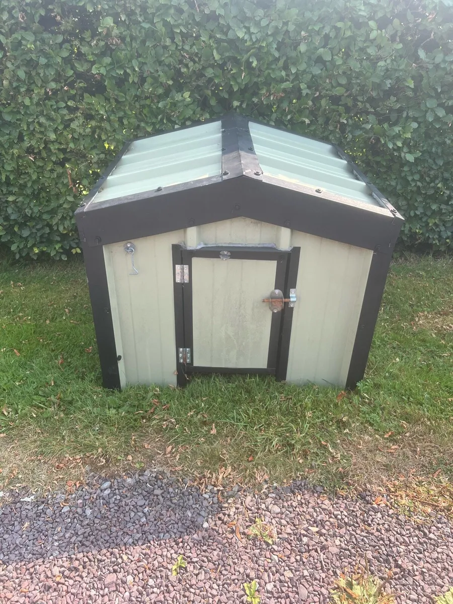 Strong metal dog house - Image 1