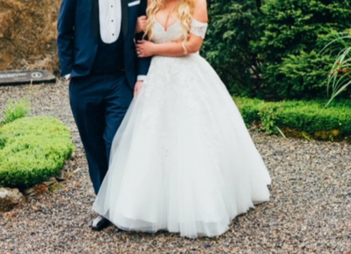 Wedding dress - Image 1