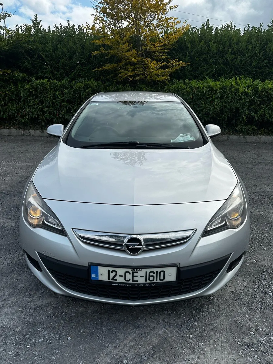 Opel Astra GTC 2012 1.7L Diesel - Image 2