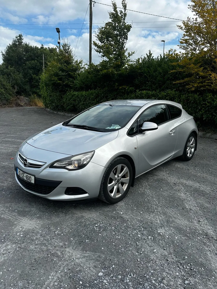 Opel Astra GTC 2012 1.7L Diesel - Image 3