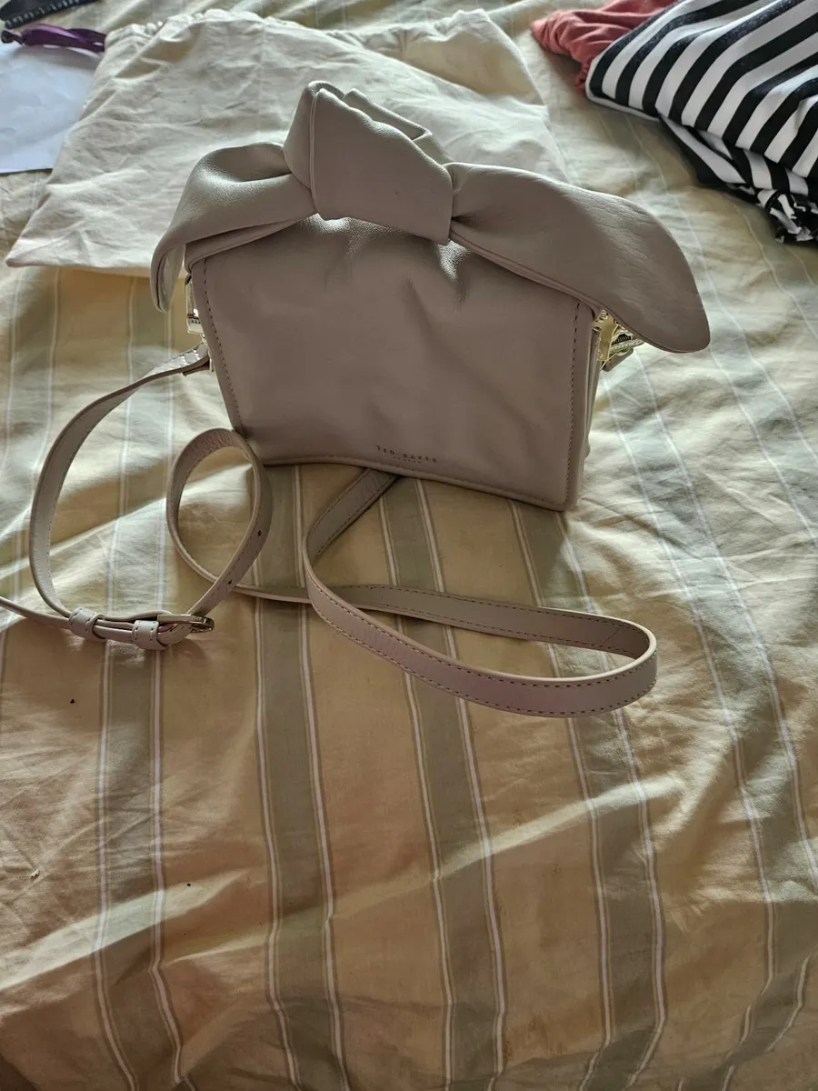 Ladies bag - Image 1