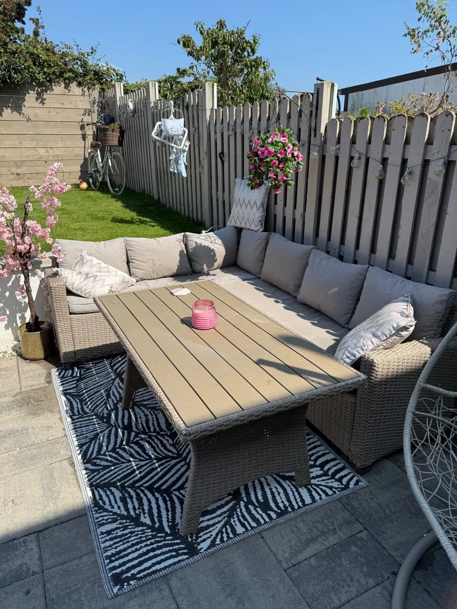 Garden sofa and table - Image 2