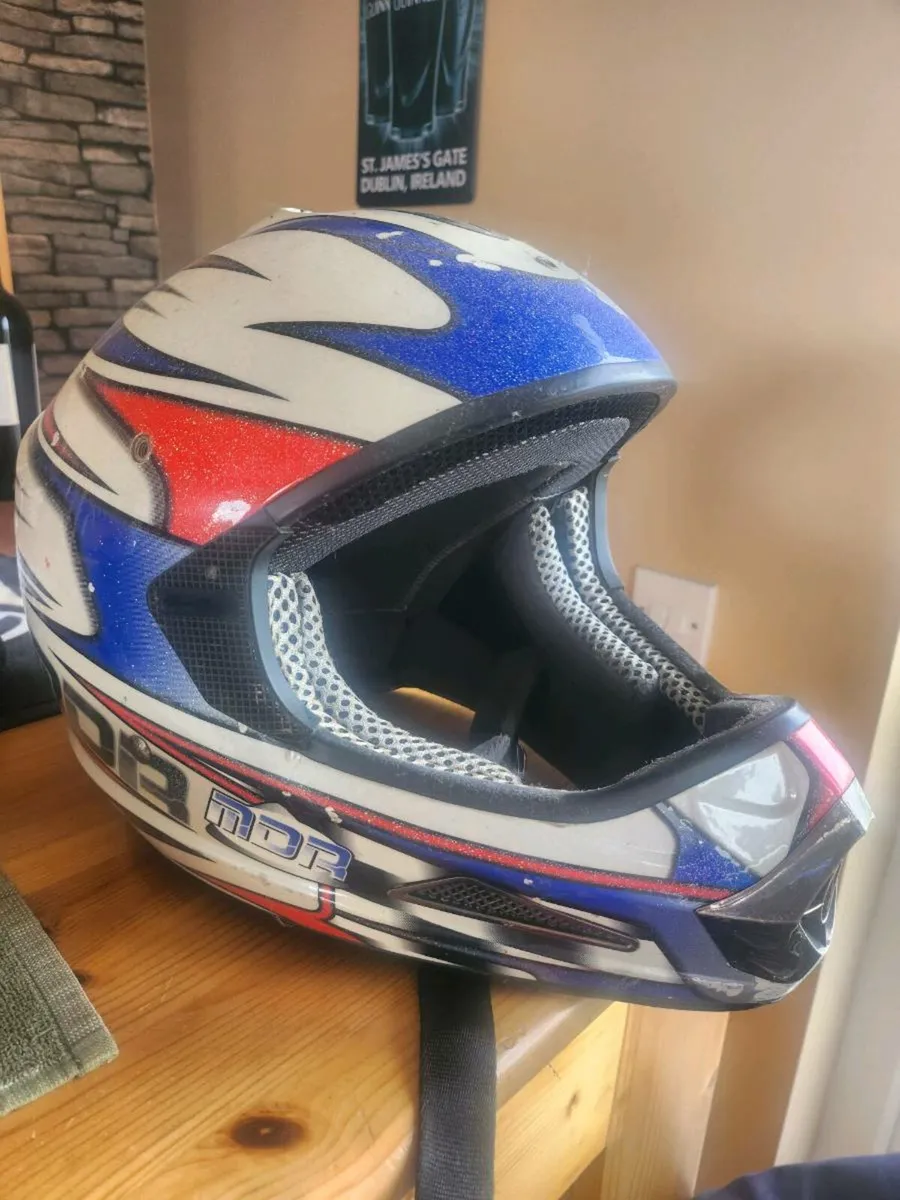 Motorbikes helmet and boots - Image 1