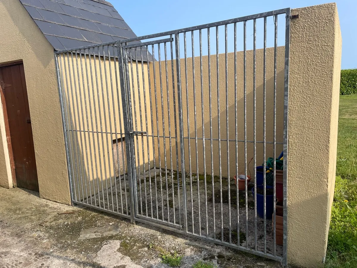 Steel fence with gate - Image 1