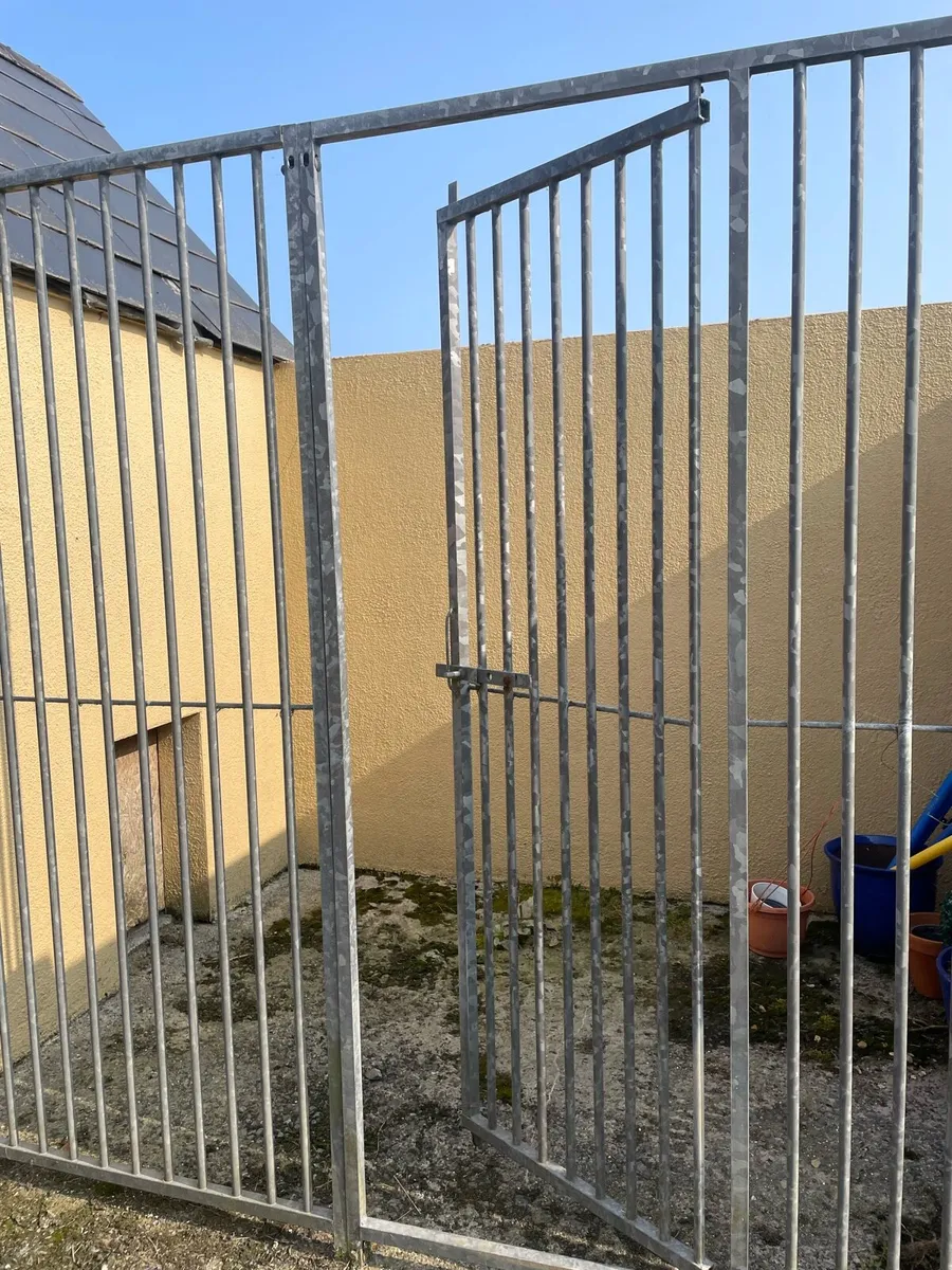 Steel fence with gate - Image 2