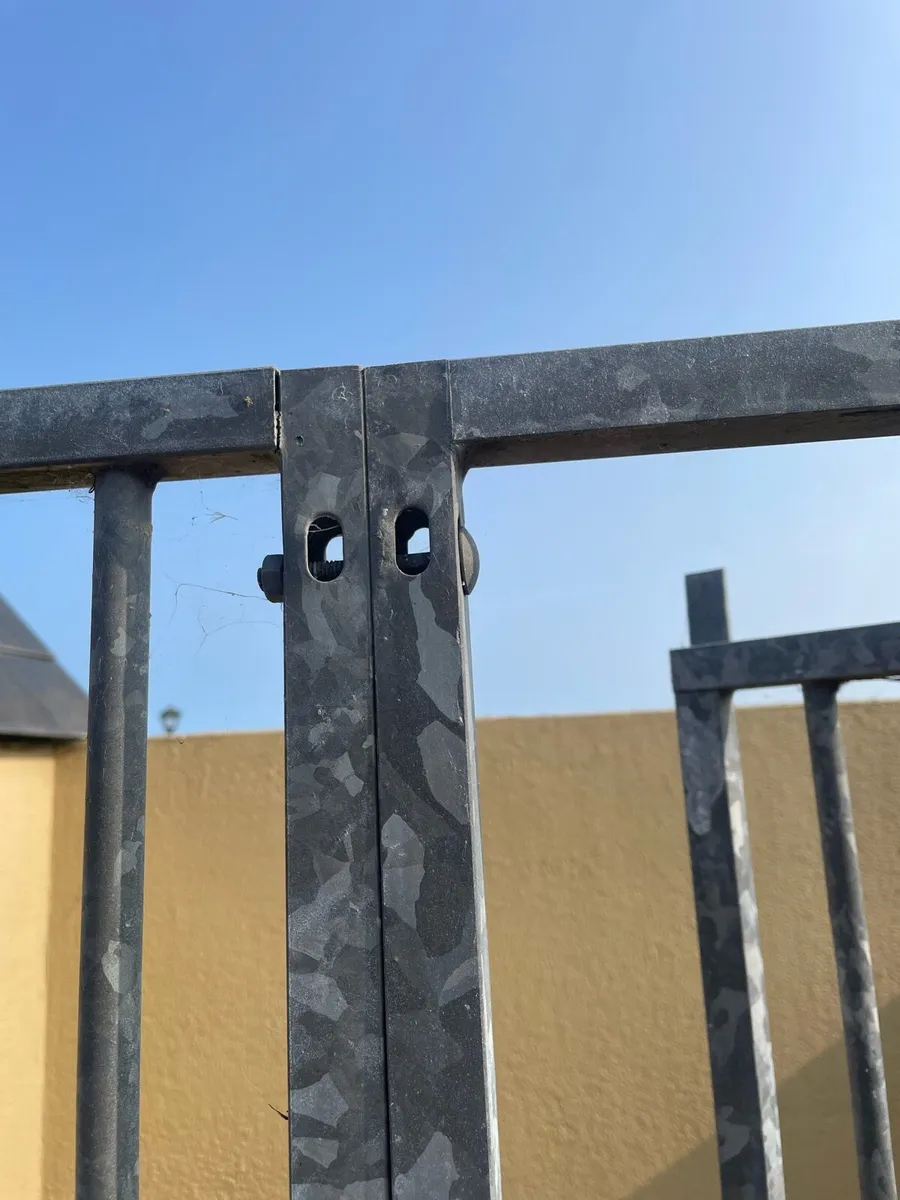 Steel fence with gate - Image 3
