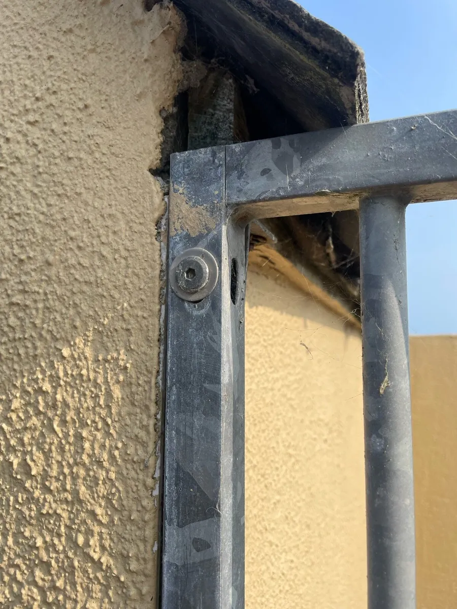 Steel fence with gate - Image 4