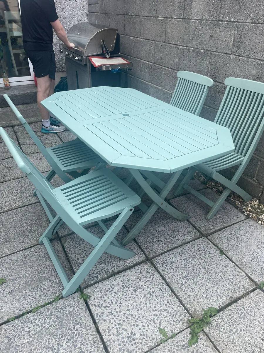 Garden table and chairs - Image 1