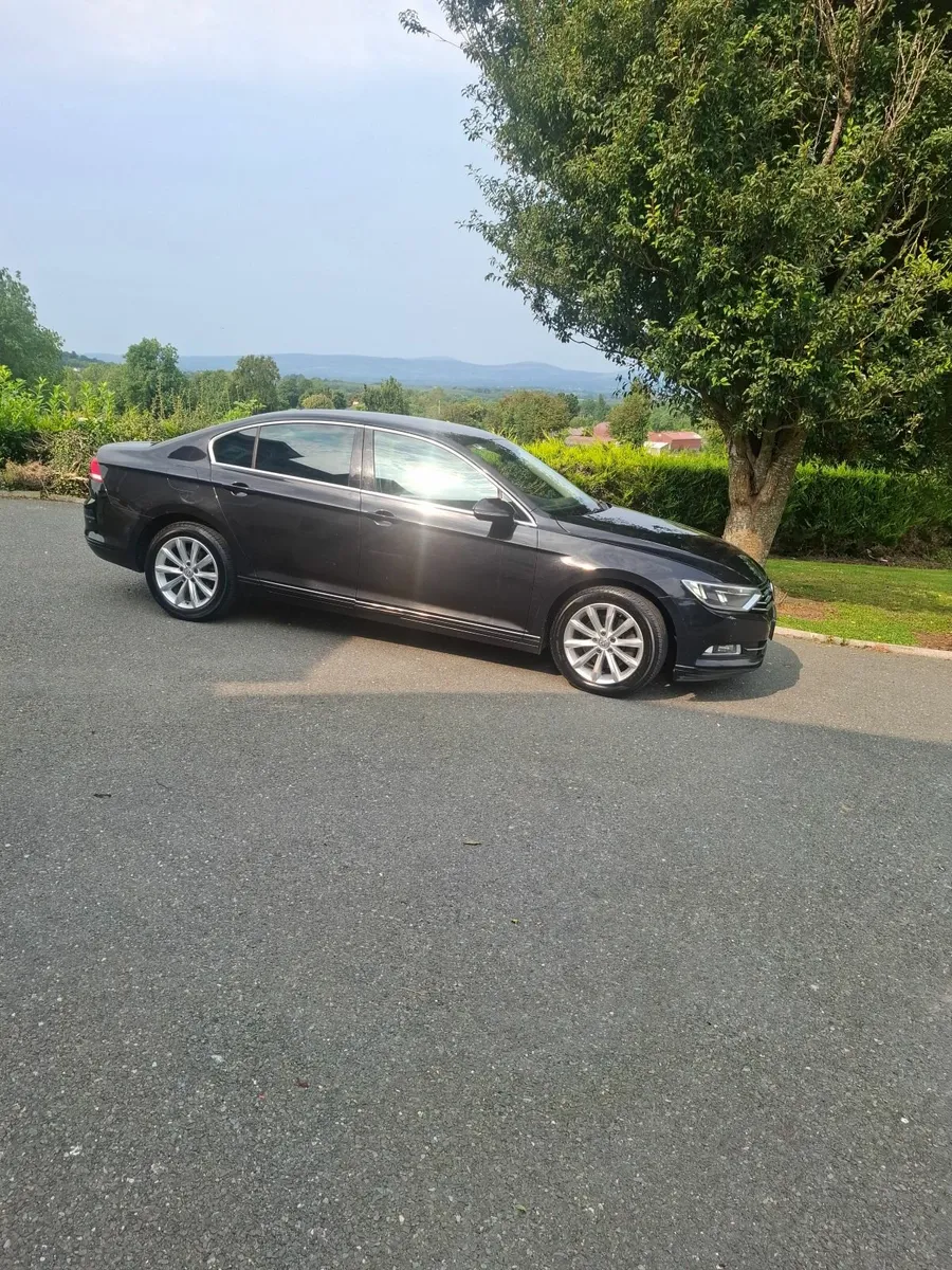 Volkswagen Passat 2017 - Image 2