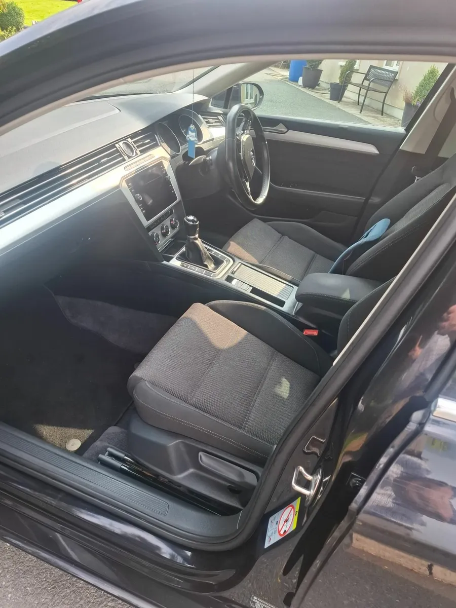 Volkswagen Passat 2017 - Image 3