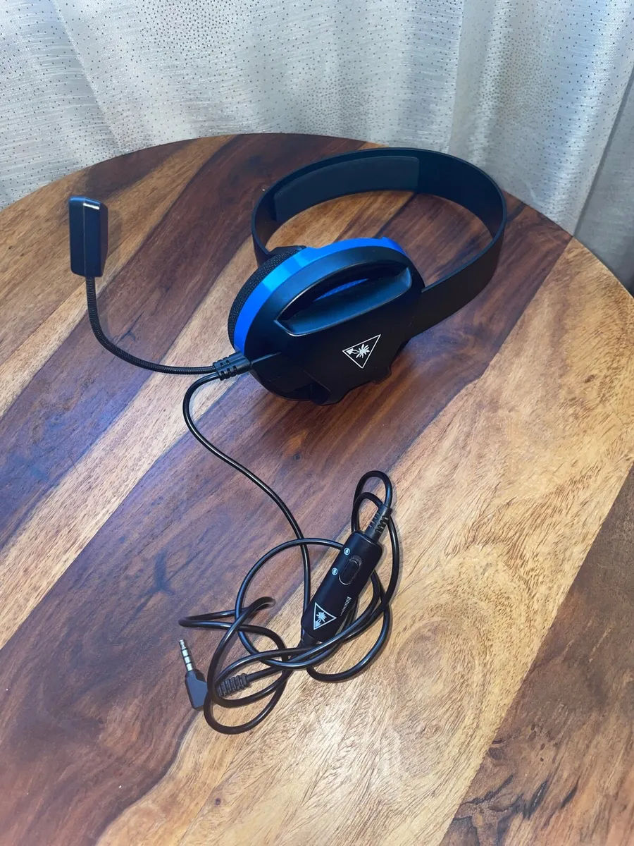 PS4 slim 500gb+turtle beach headset and ps4 camera - Image 4