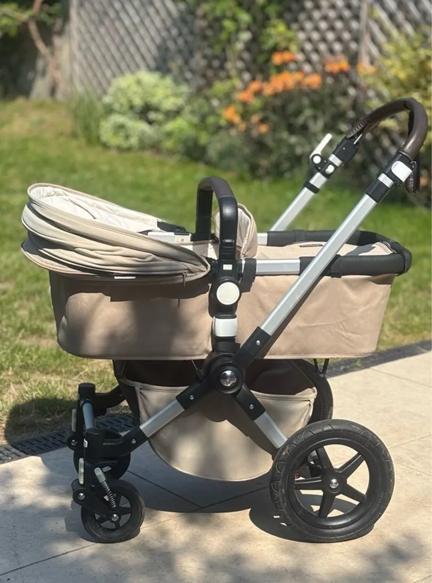 Bugaboo cameleon 3 Plus bassinet and seat stroller, two footmuffs included ( black & navy) - Image 2