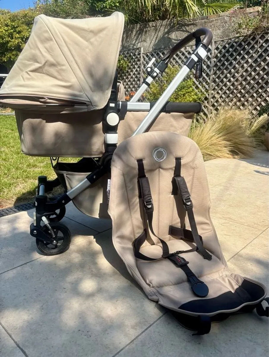 Bugaboo cameleon 3 Plus bassinet and seat stroller, two footmuffs included ( black & navy) - Image 3