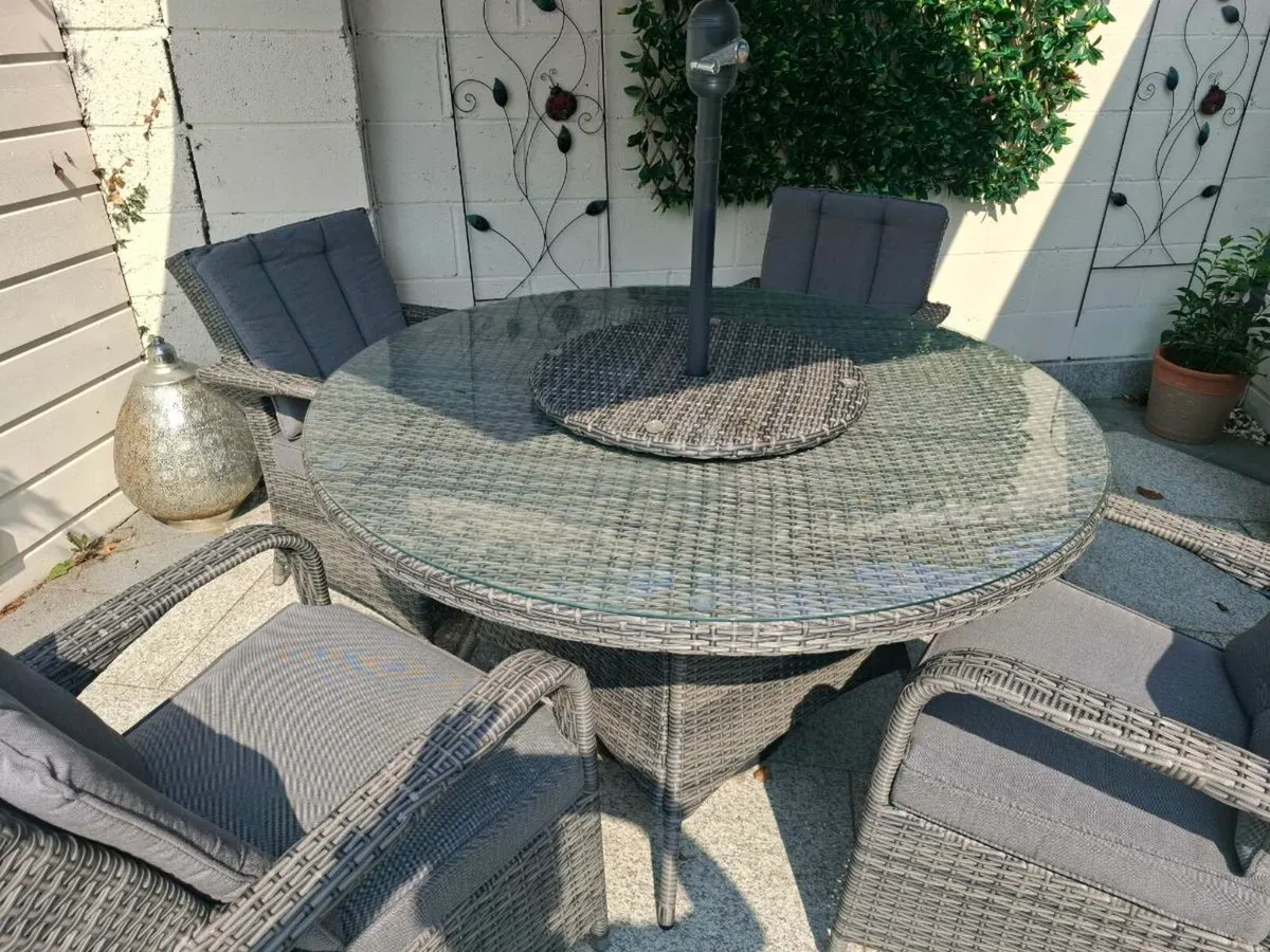 Rattan garden furniture - Image 1