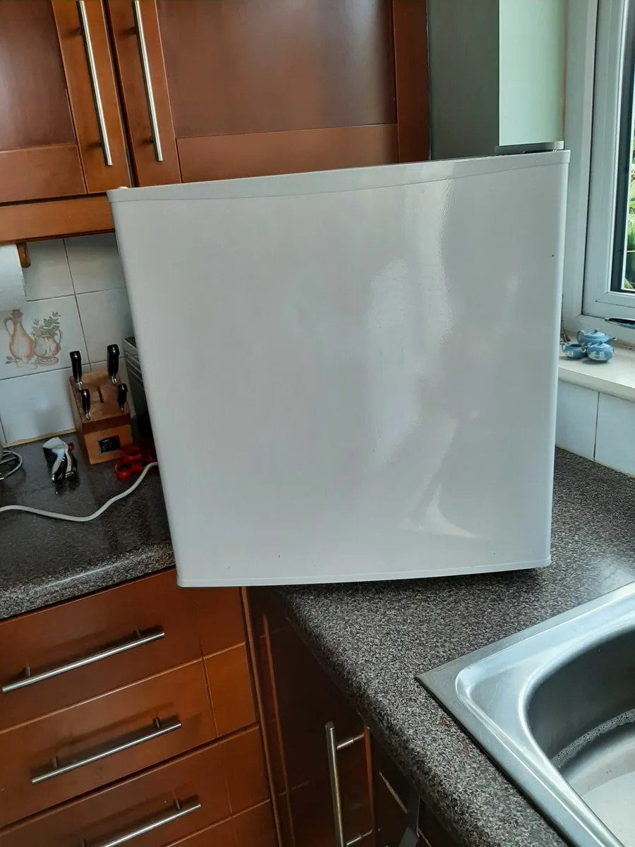Small counter top freezer - Image 2