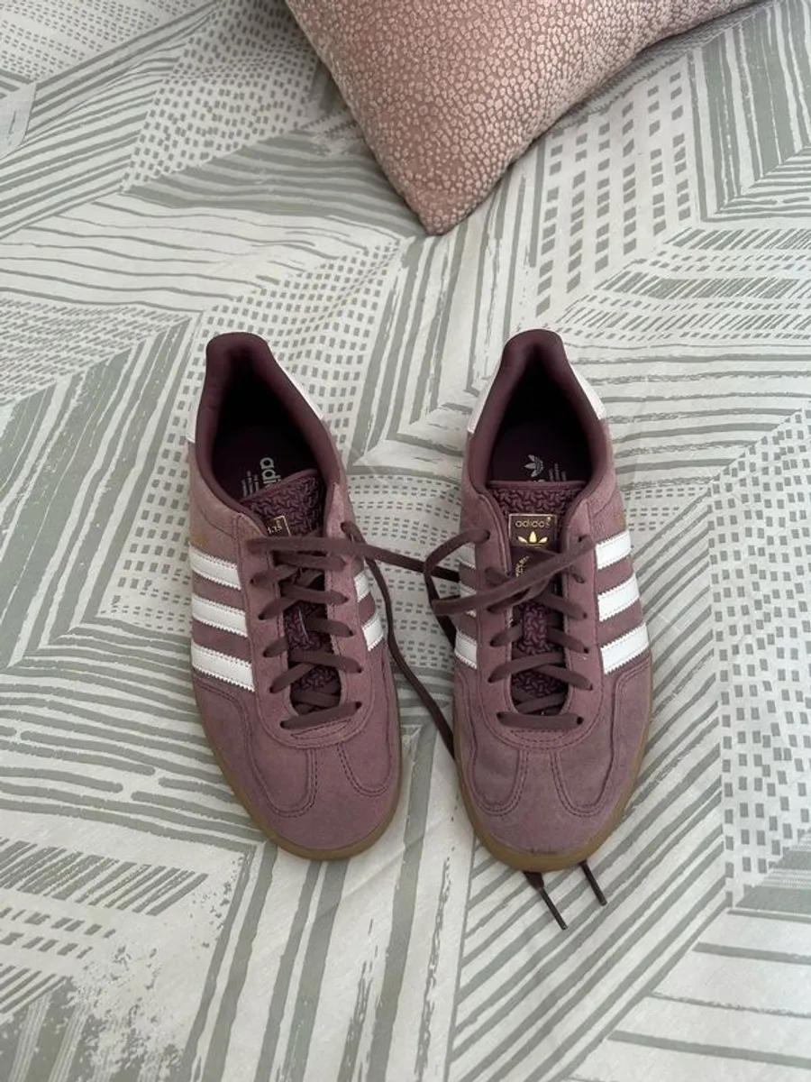 Addidas gazelle trainers (size 6) like new - Image 1