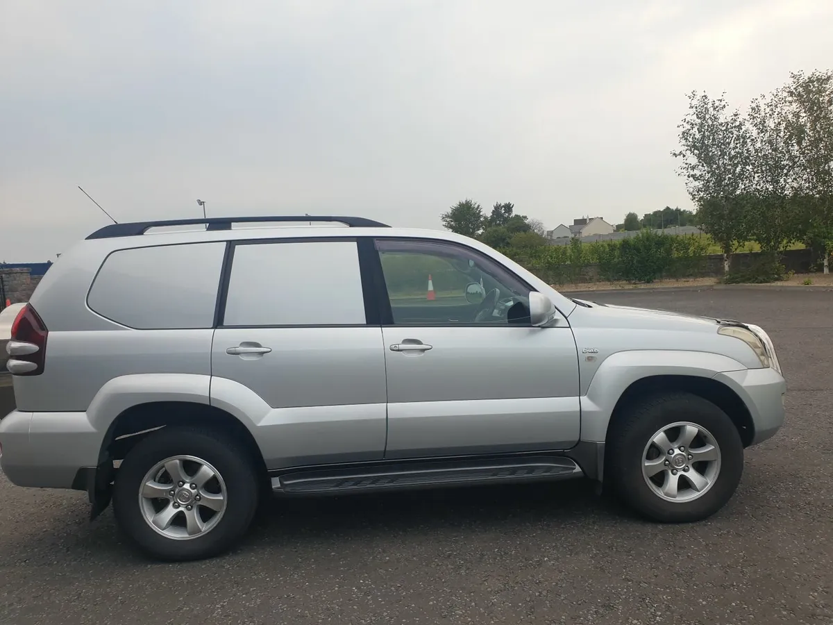 Toyota Land Cruiser 3.0 D4D 2010 (Very low kms) - Image 3