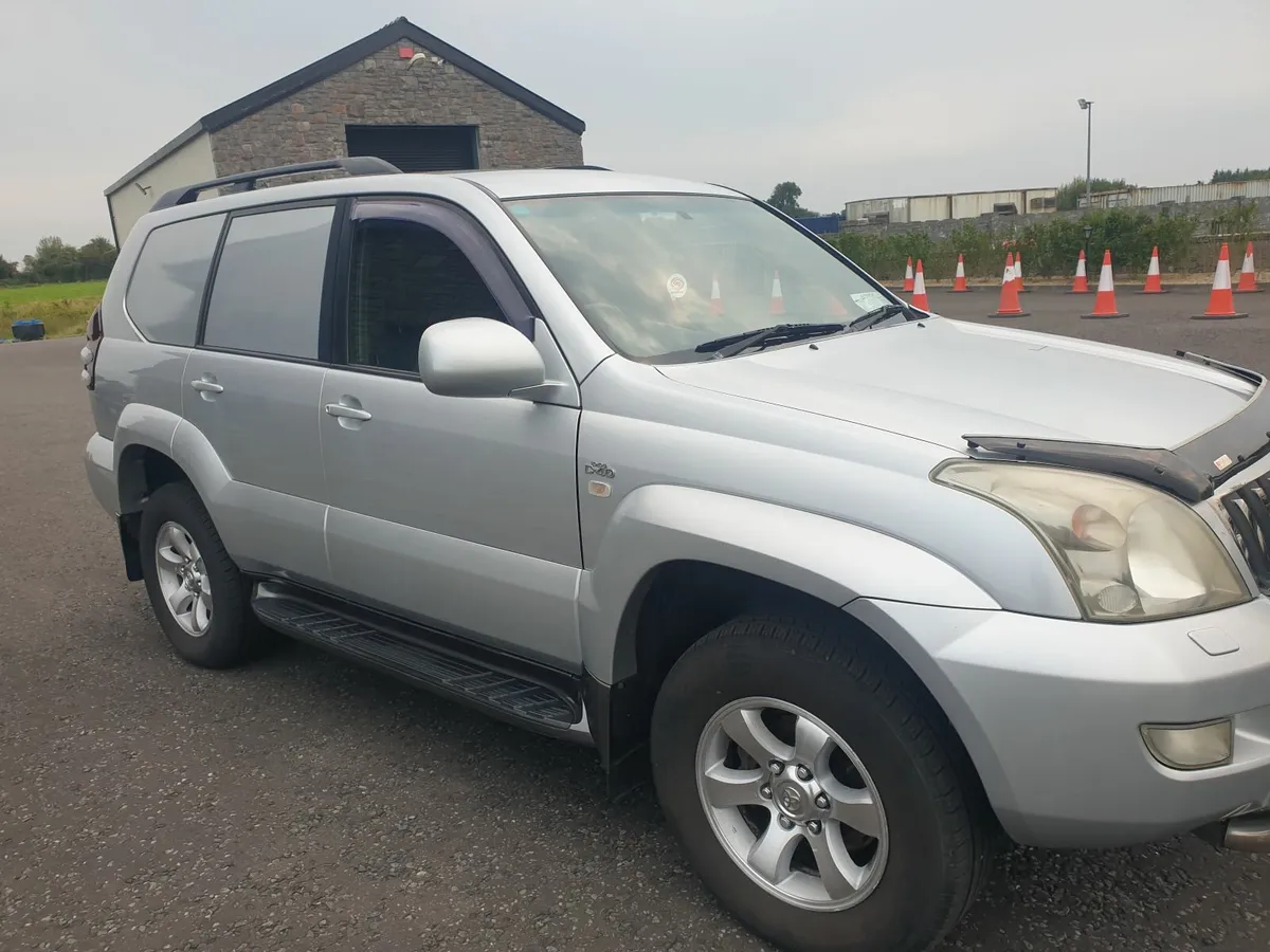 Toyota Land Cruiser 3.0 D4D 2010 (Very low kms) - Image 4
