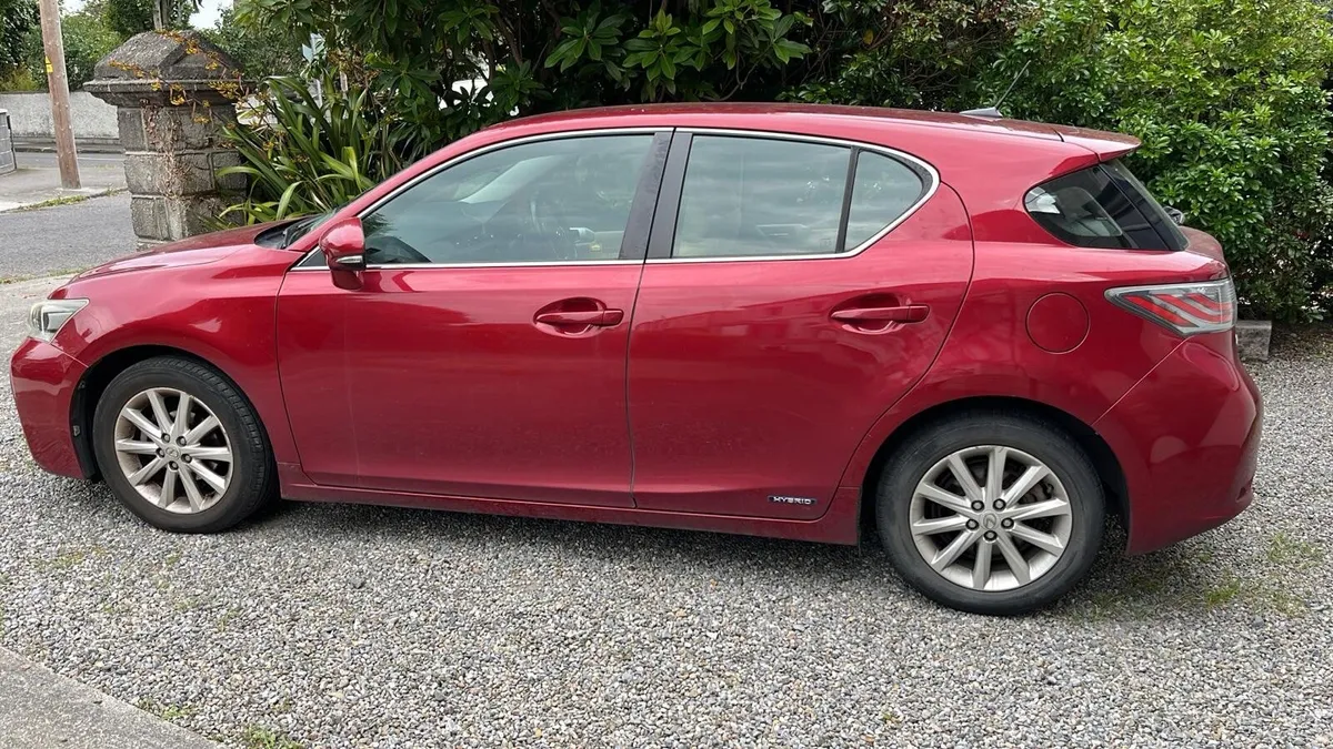 Lexus CT 2011 - Image 2