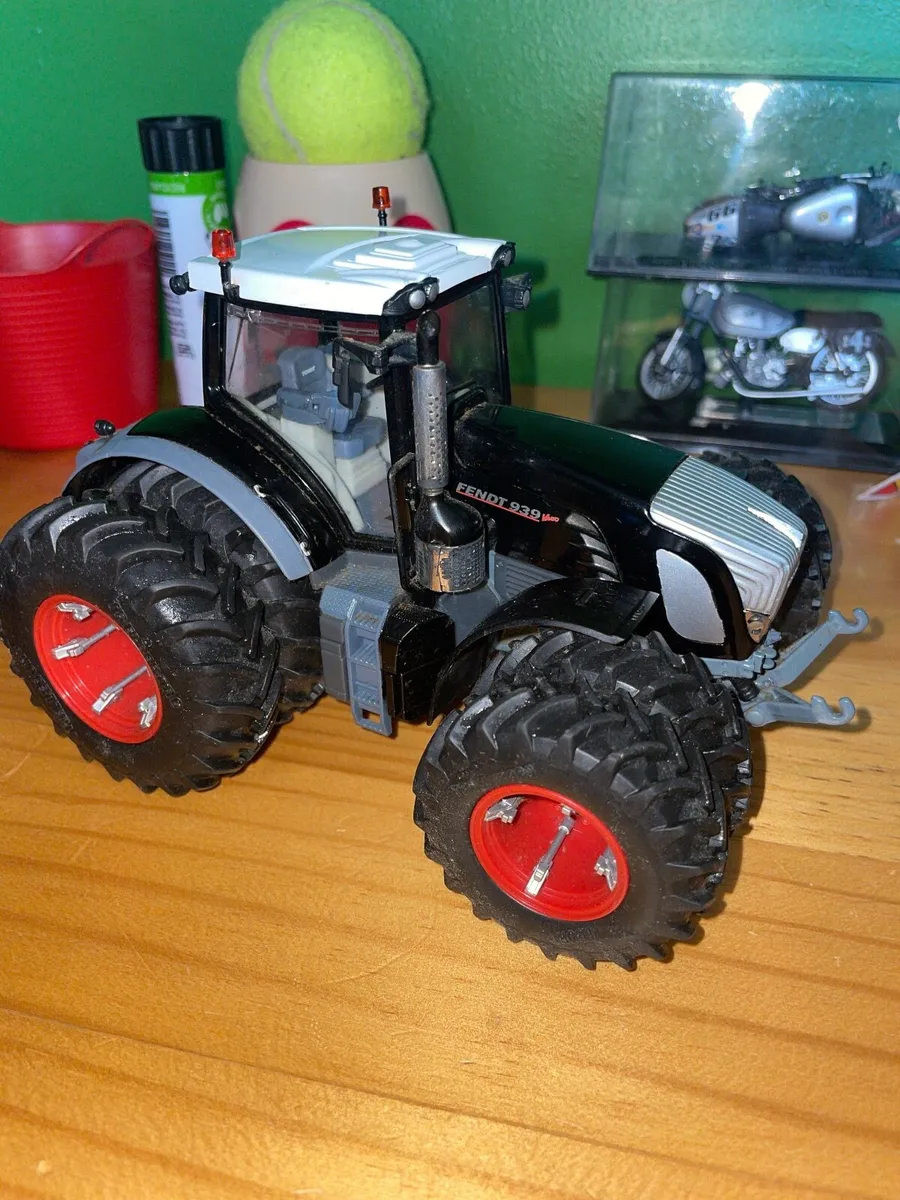 Toy Tractor - Image 1