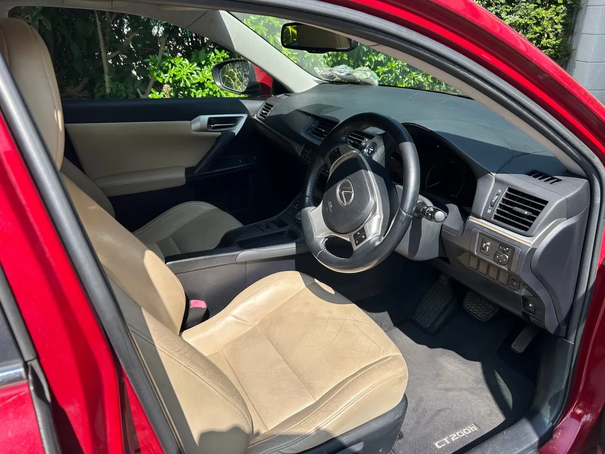 Lexus CT 2011 - Image 3