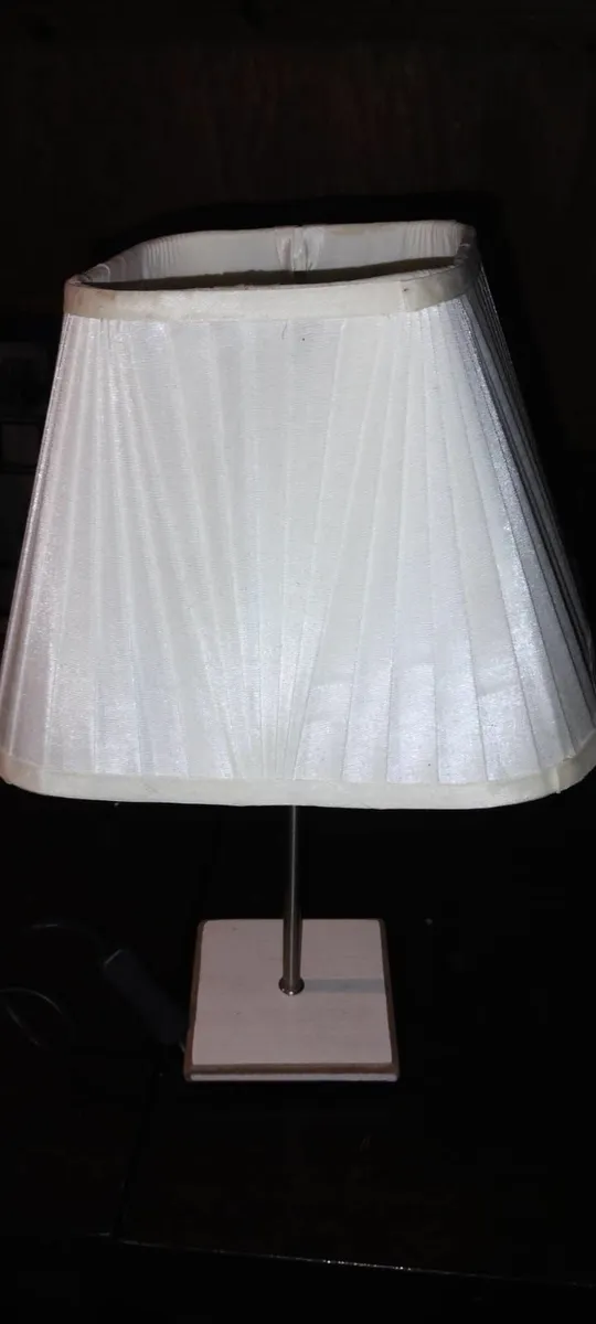 Selecting beautiful lamps - Image 3