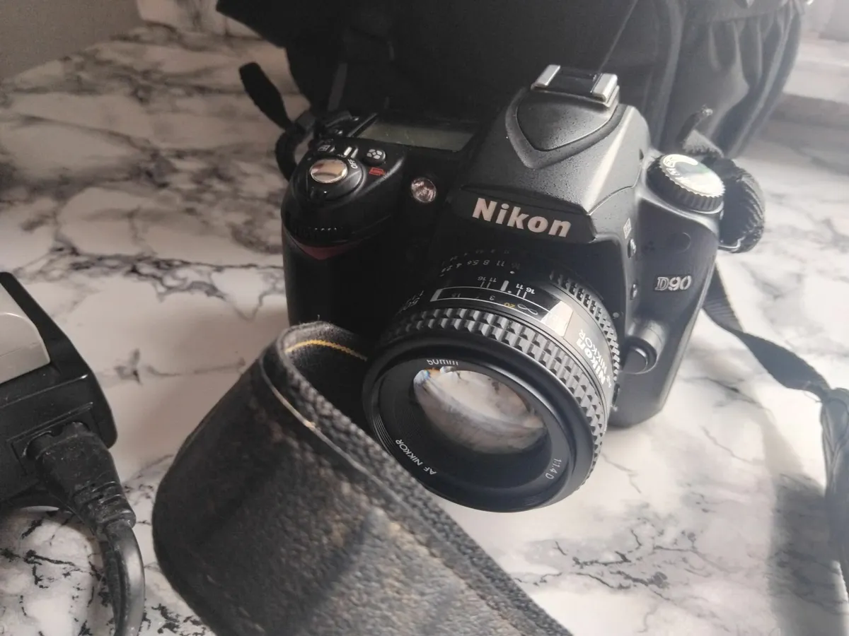 Nikon 390 - Image 1