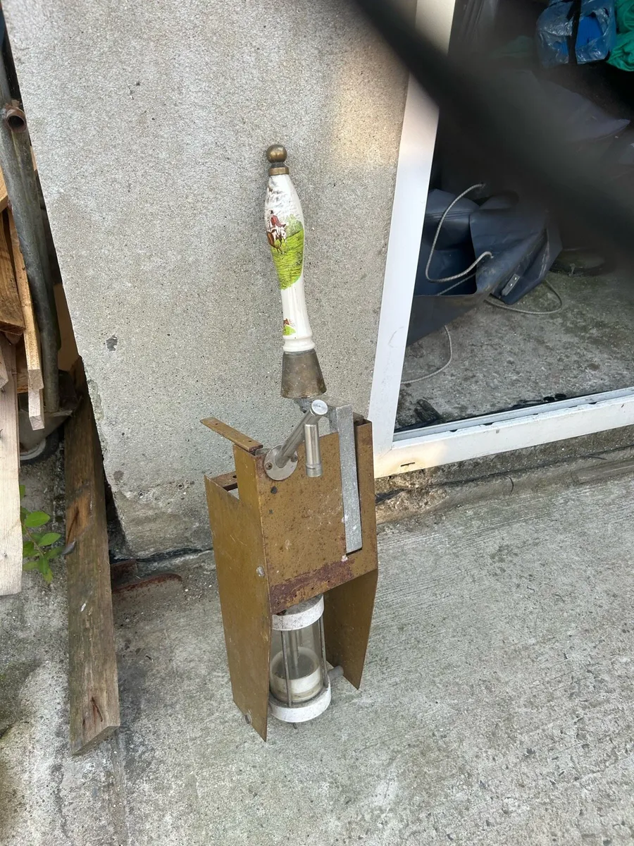 Beer pump - Image 1