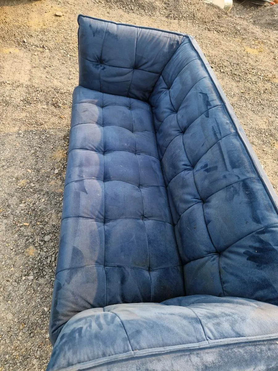 blue velvet couch - Image 2