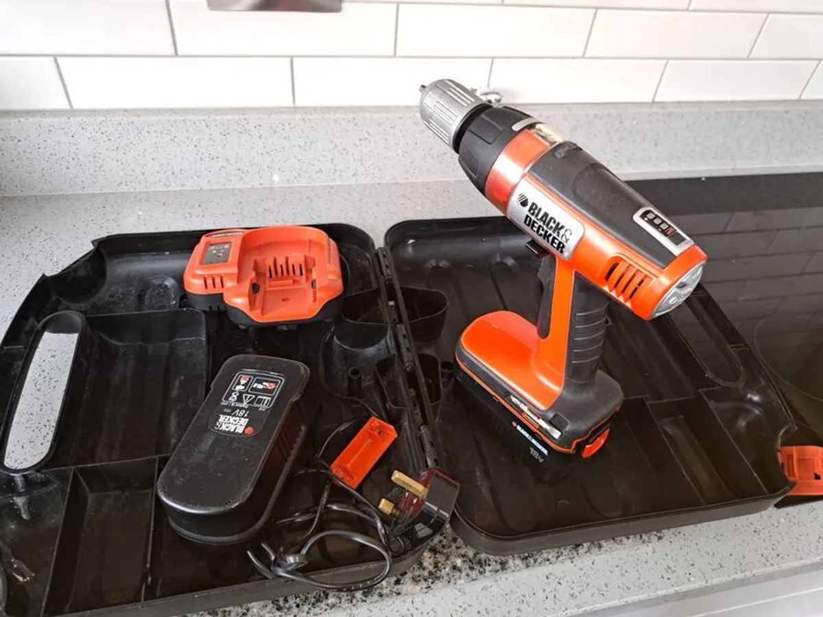 black and decker drill - Image 4