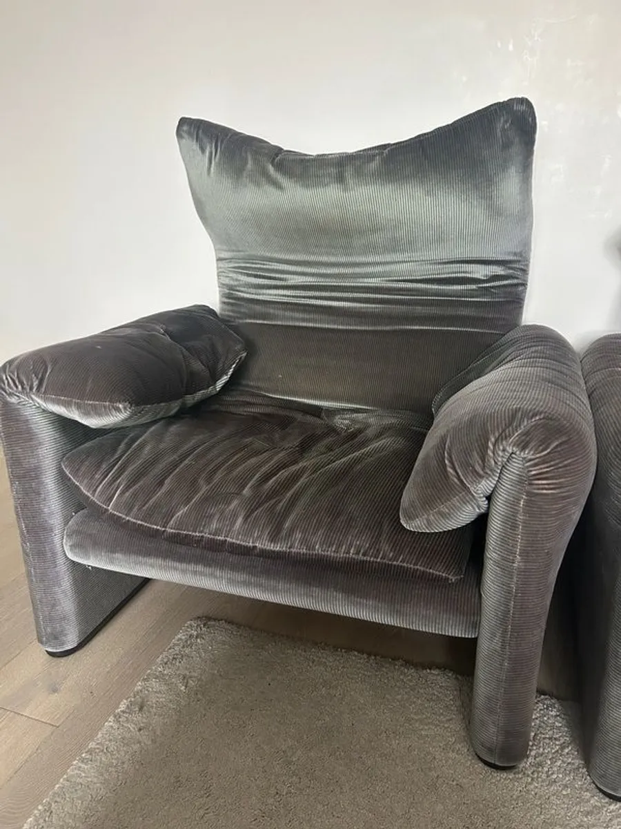 2 vintage Cassina Maralunga chairs in grey/green - Image 1