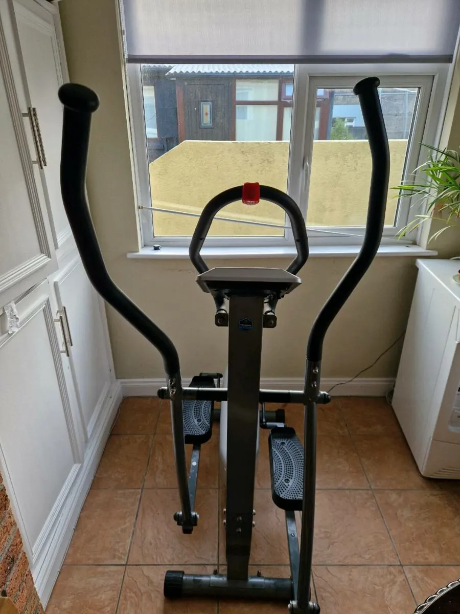 Cross trainer - Image 1