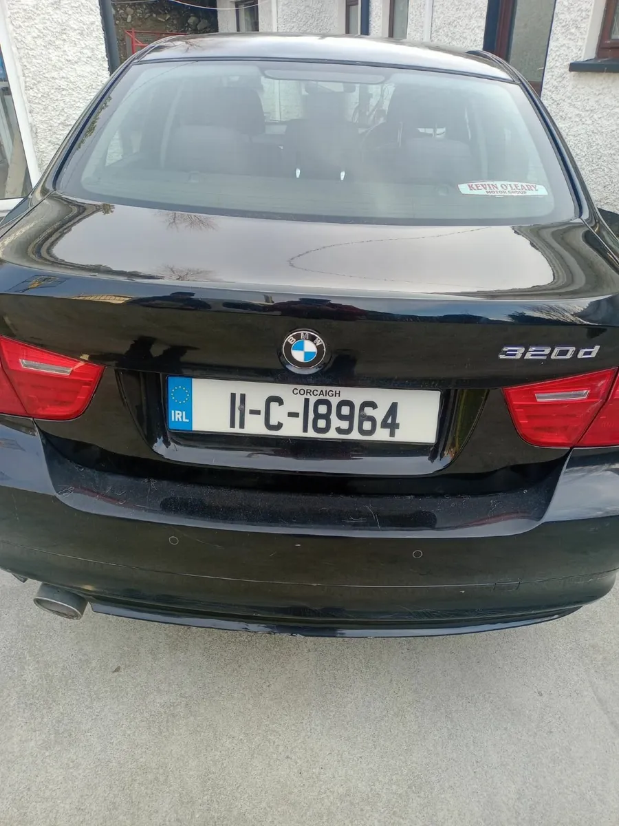 BMW 3-Series 2011 - Image 4