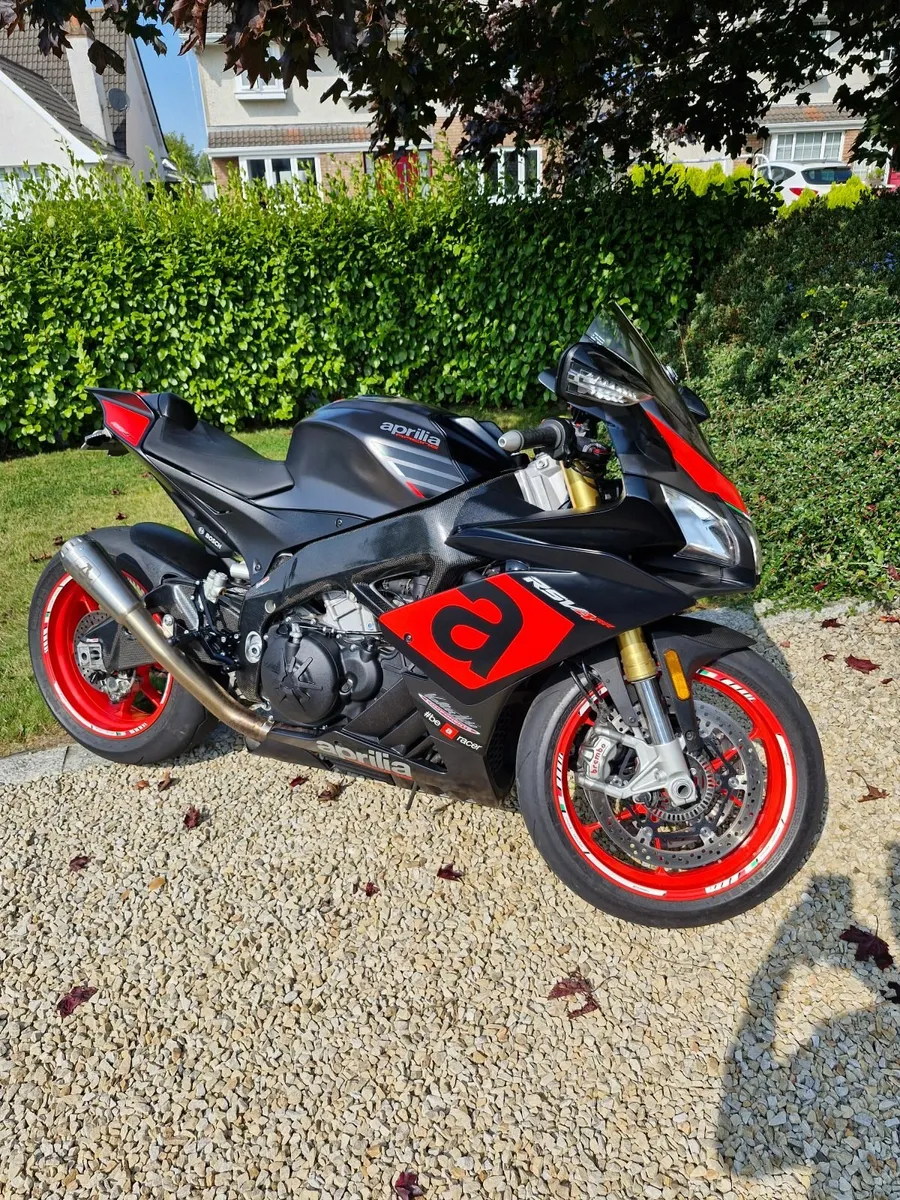 Aprilia RSV4 - Image 2